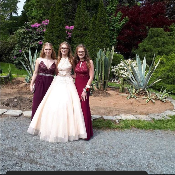 MY PROM DRESS - Picture 3 of 4